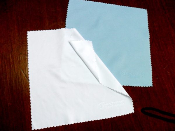 POLISHING CLOTH (BLUE/WHITE)